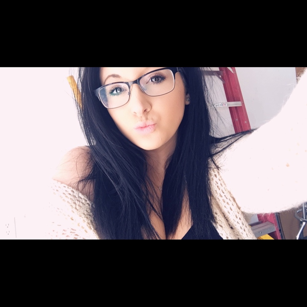 Meet your Posher, Kayla
